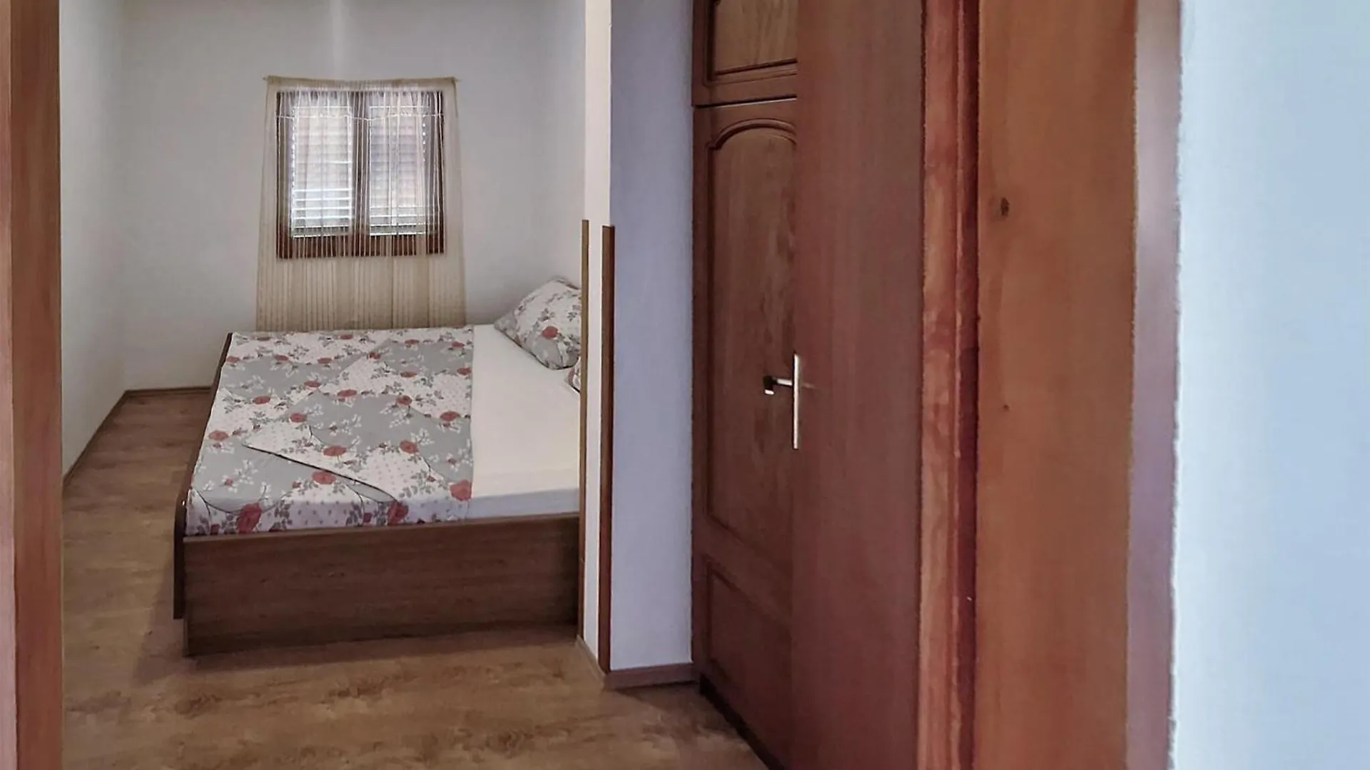 Nice Apartment In Novigrad With Kitchen