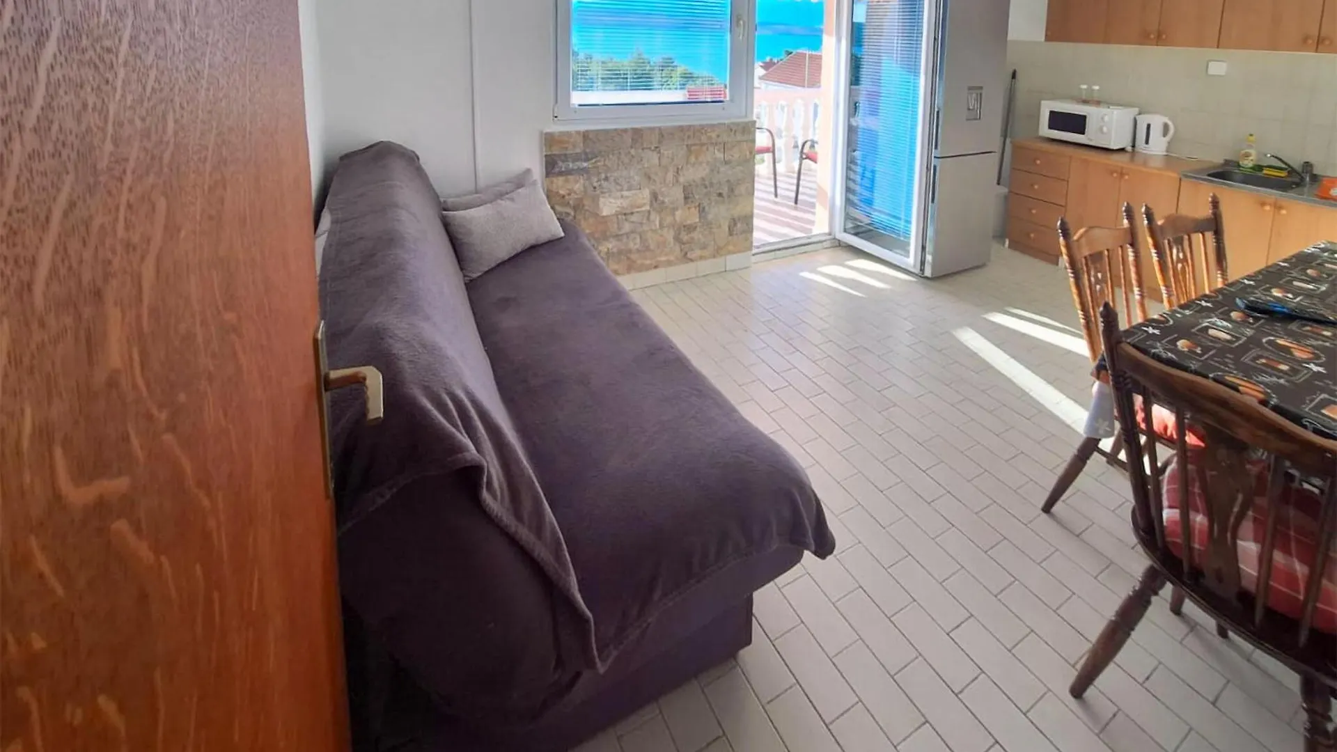 Nice Apartment In Novigrad With Kitchen